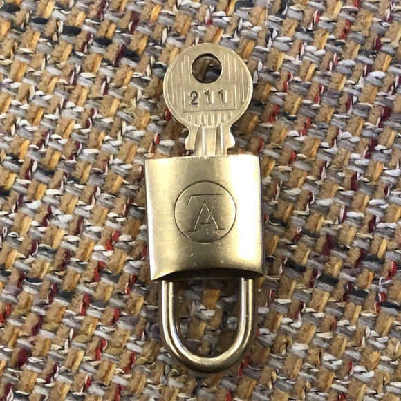 Vintage LV Louis Vuitton Padlock Lock & Key 211 - Picture 6 of 11
